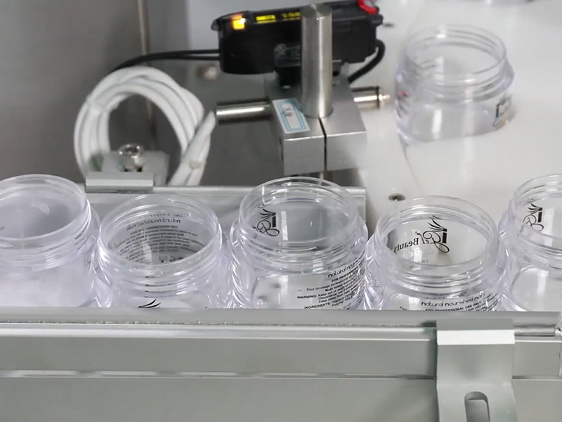 Automatic quantitative and precise filling machine equipment for creams and creams