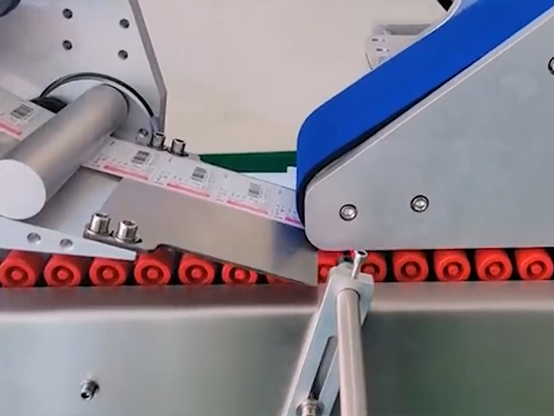 The steps of using the automatic labeling machine