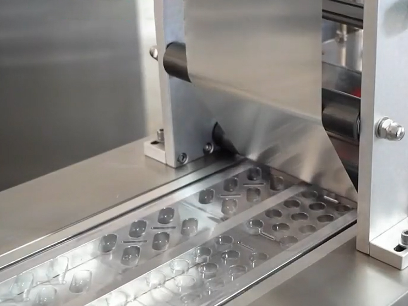 Efficient and labor-saving automatic blister packaging machine