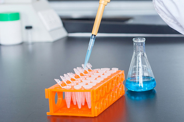 Transparent Tips VS. Colored Tips for Medical Consumables in Life Science Biological Laboratory