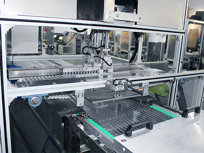 Automatic blister packaging machine, the packaged products are beautiful and airtight