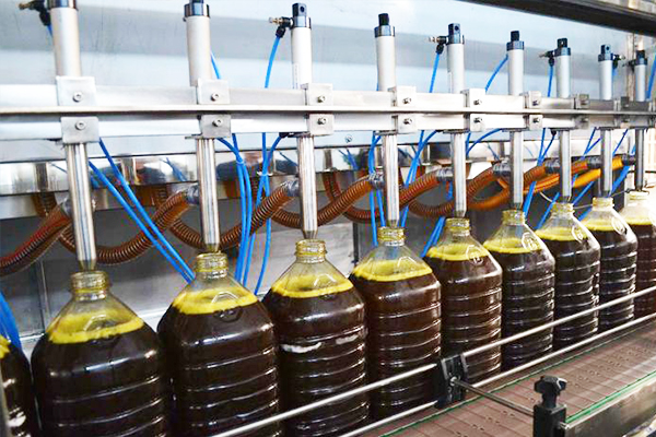 Automatic edible oil filling machine: a key tool to improve production efficiency