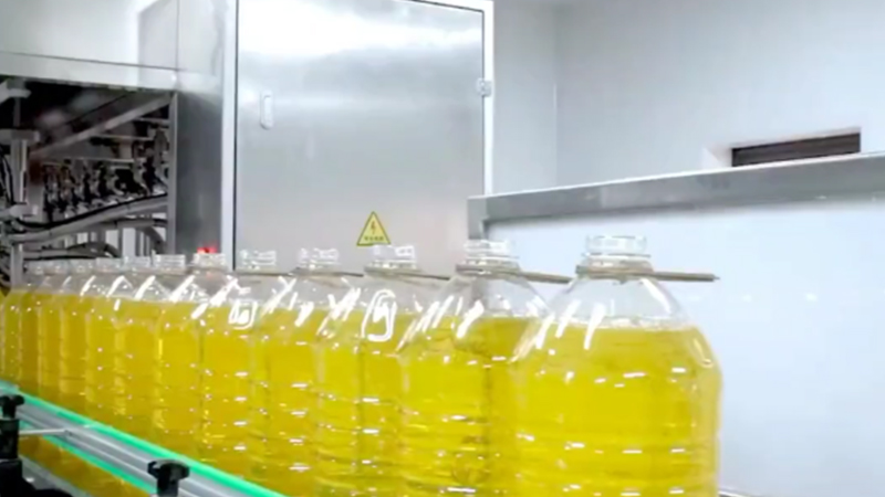Functional characteristics of automatic edible oil filling machine production line
