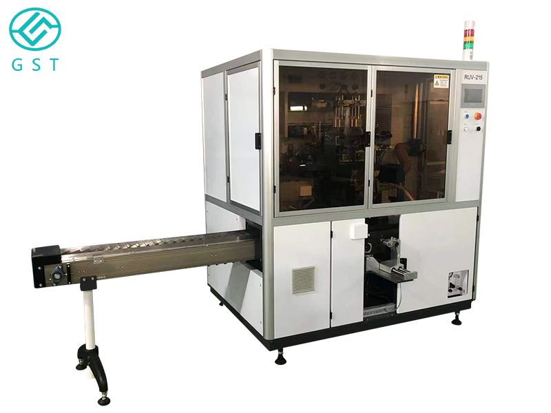 A small automatic screen printing machine that helps the development of the printing industry