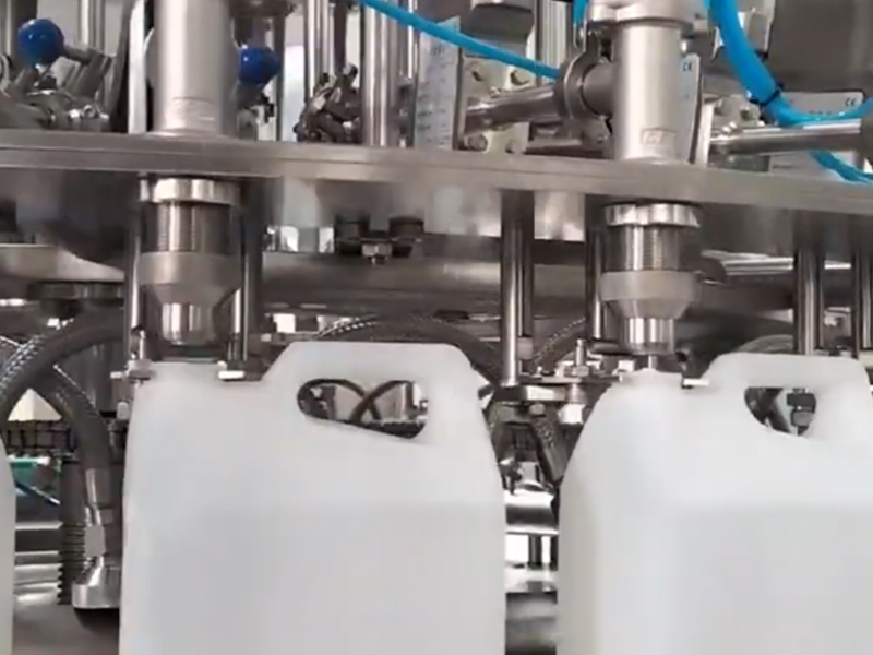 Fully automatic liquid filling machine manufacturer: a model of intelligent production