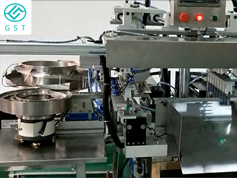 Automatic assembly machine for medical consumables syringes