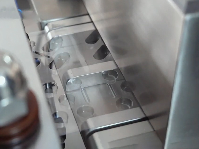 Vacuum plastic sealing packaging machine: the perfect combination of technology and food