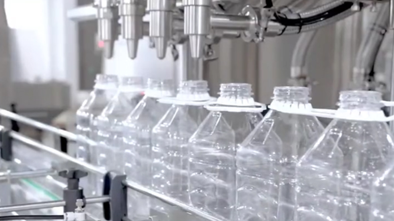 Fully automatic bottled water filling equipment: technology leads, new drinking water experience