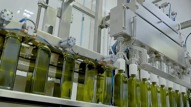 Display of the whole process of ultra-healing wine automatic filling production line
